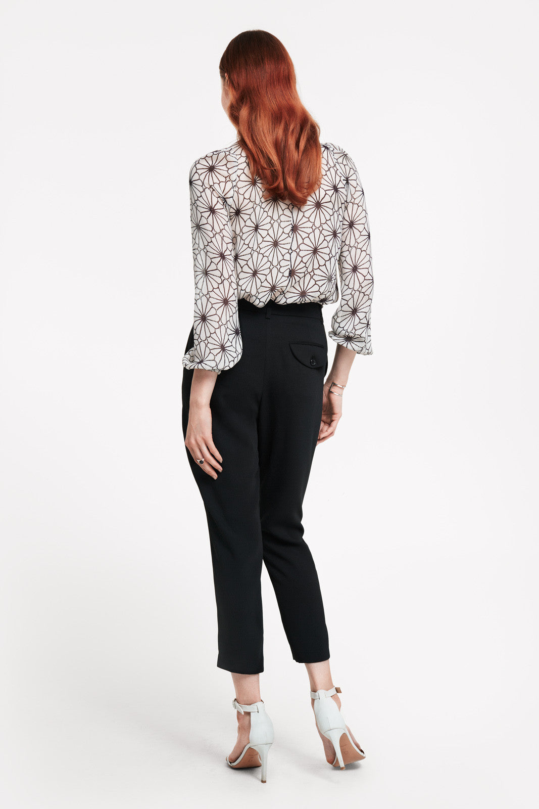 Knotty blouse graphic flowers